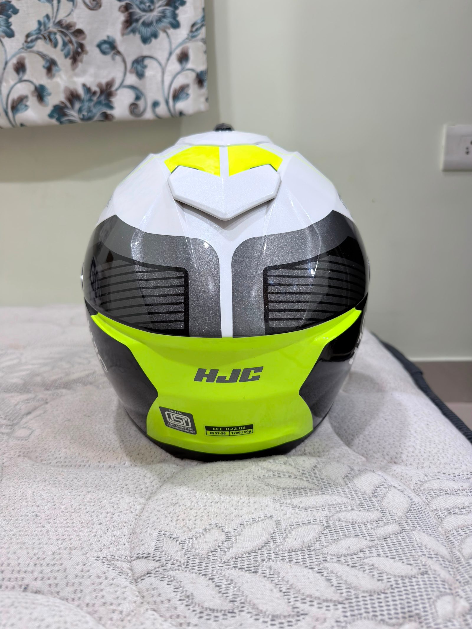 HJC i71 Helmet 3