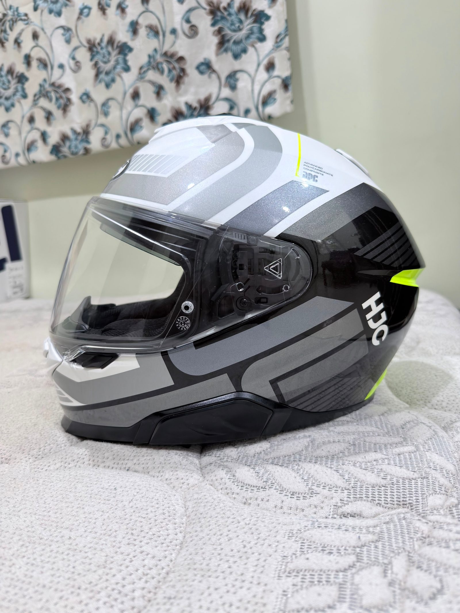 HJC i71 Helmet - image 1