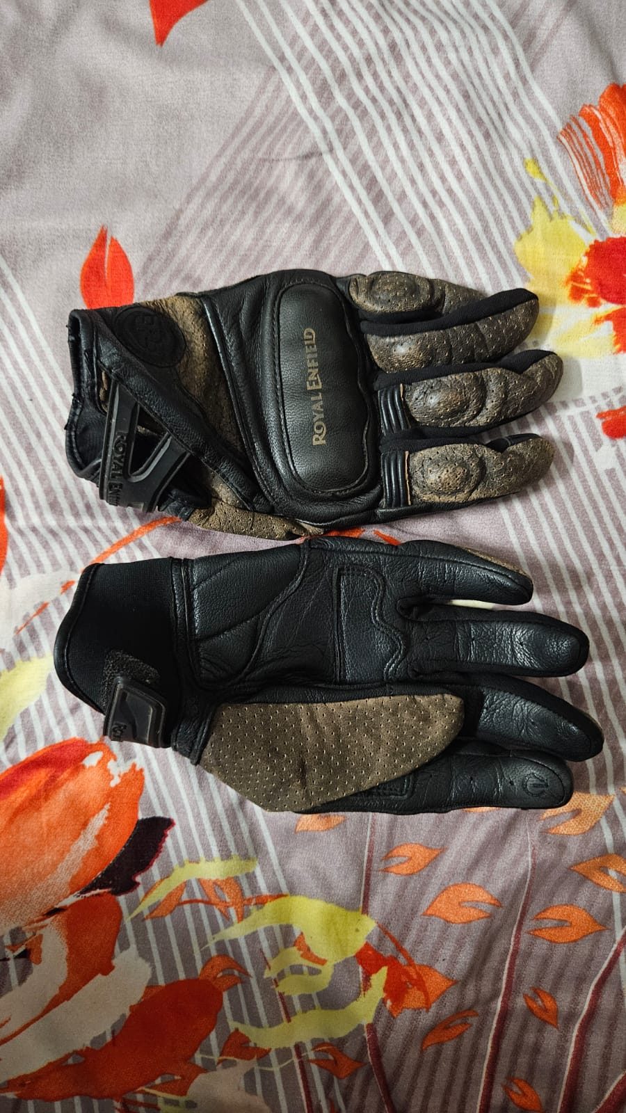 Royal Enfield Leather Gloves 3