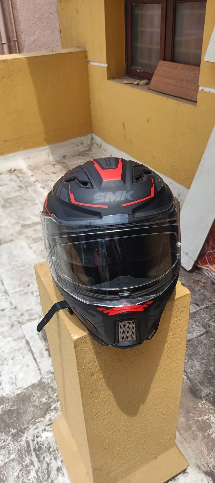 Selling my lightly used SMK helmet 2