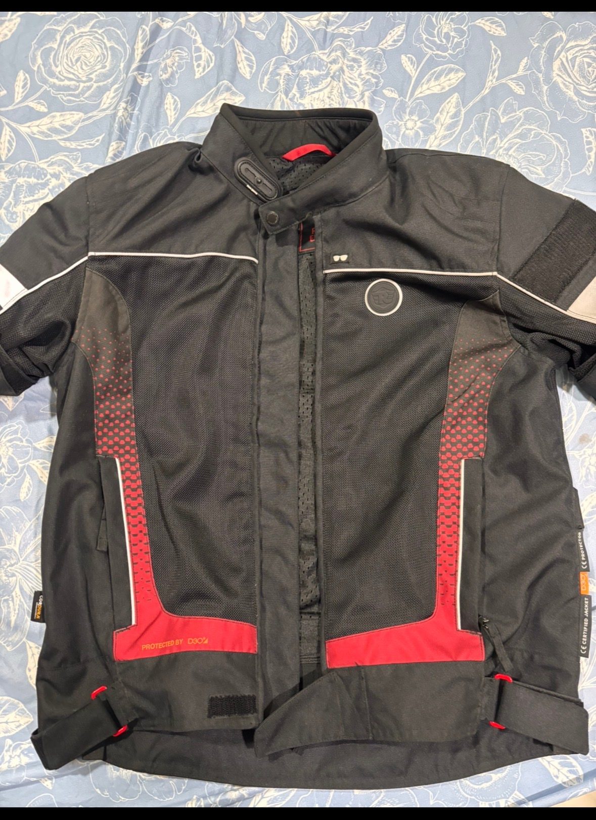 RE explores V4 jacket - image 1