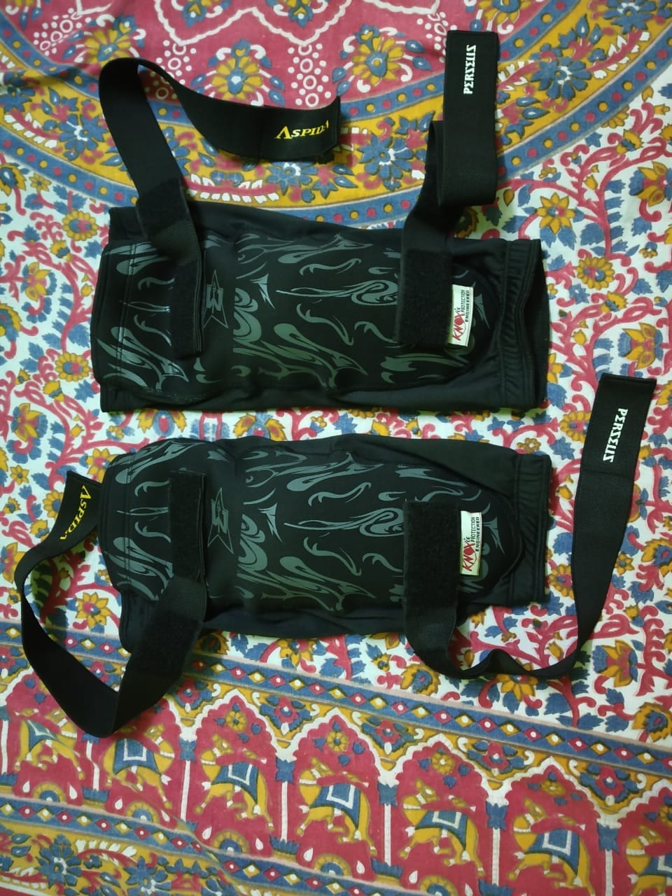 Knee guards 2
