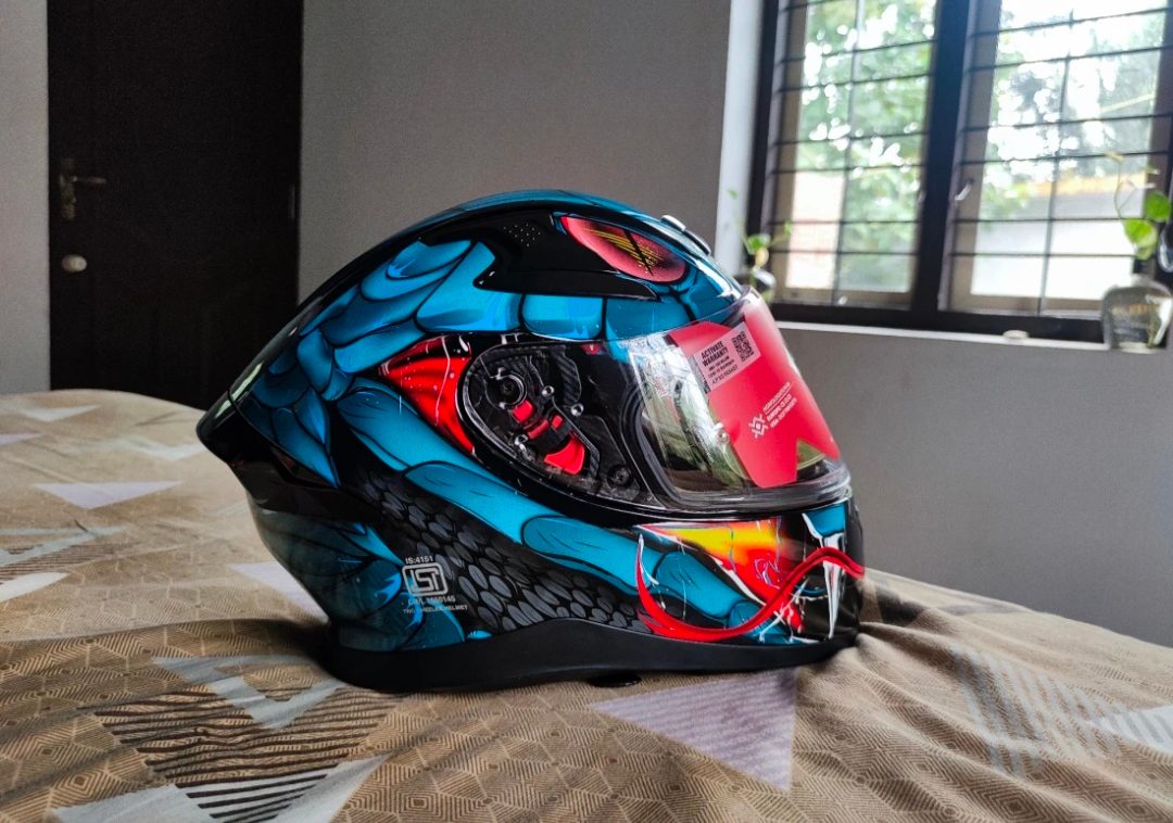 Venom Axor helmet unused  - image 1
