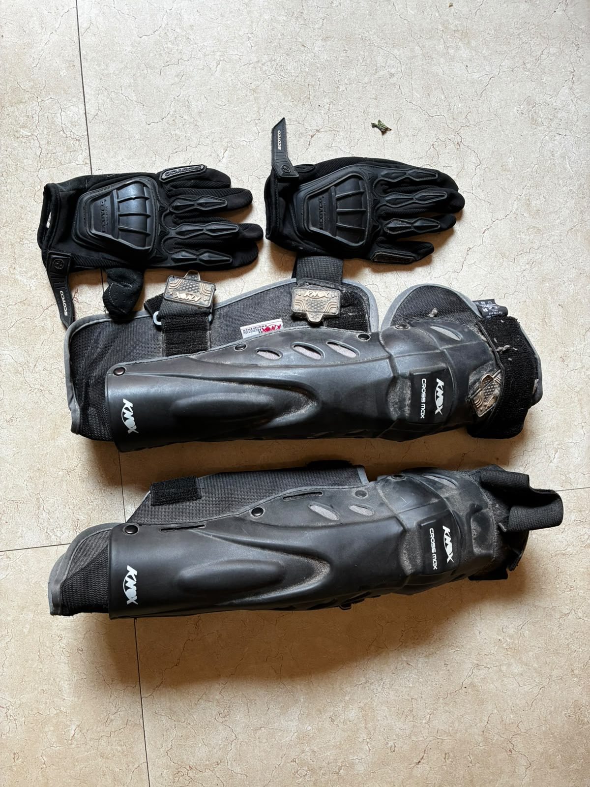 shin guards - image 1