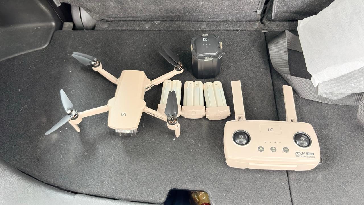 IZI BREPHOS MINI FLY MORE COMBO DRONE. 2