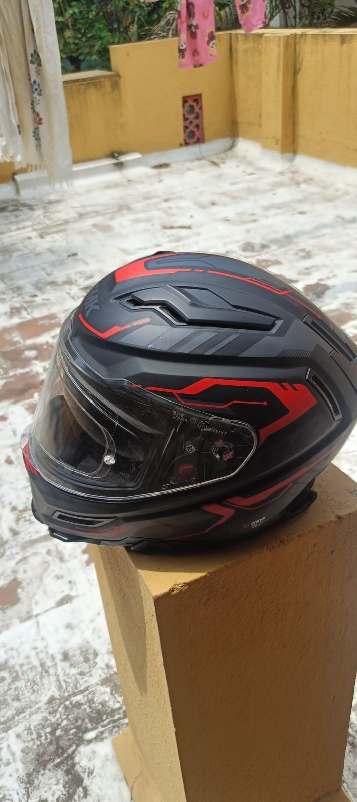 Selling my lightly used SMK helmet - image 1
