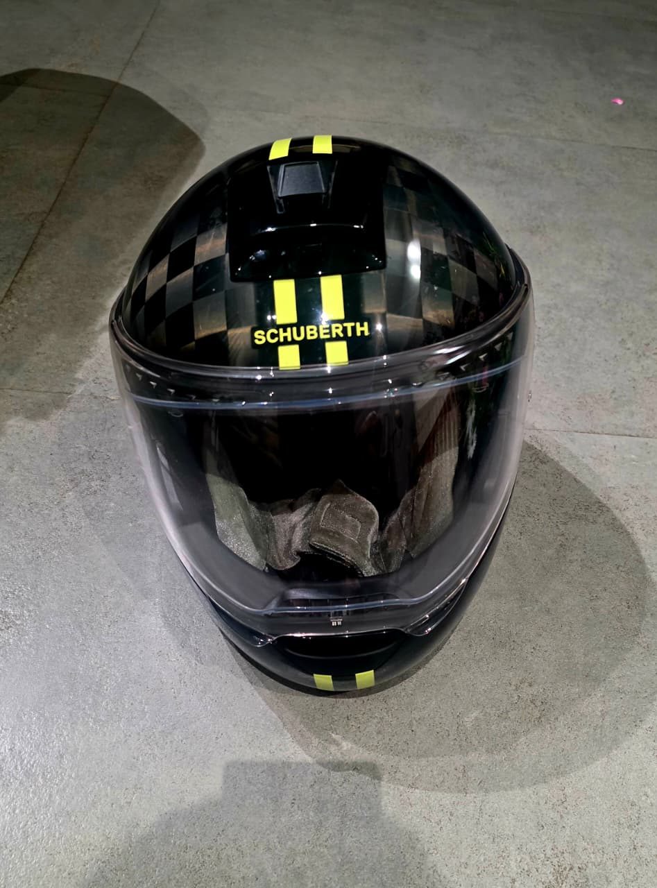 Schuberth C4 Pro carbon Helmet - image 1
