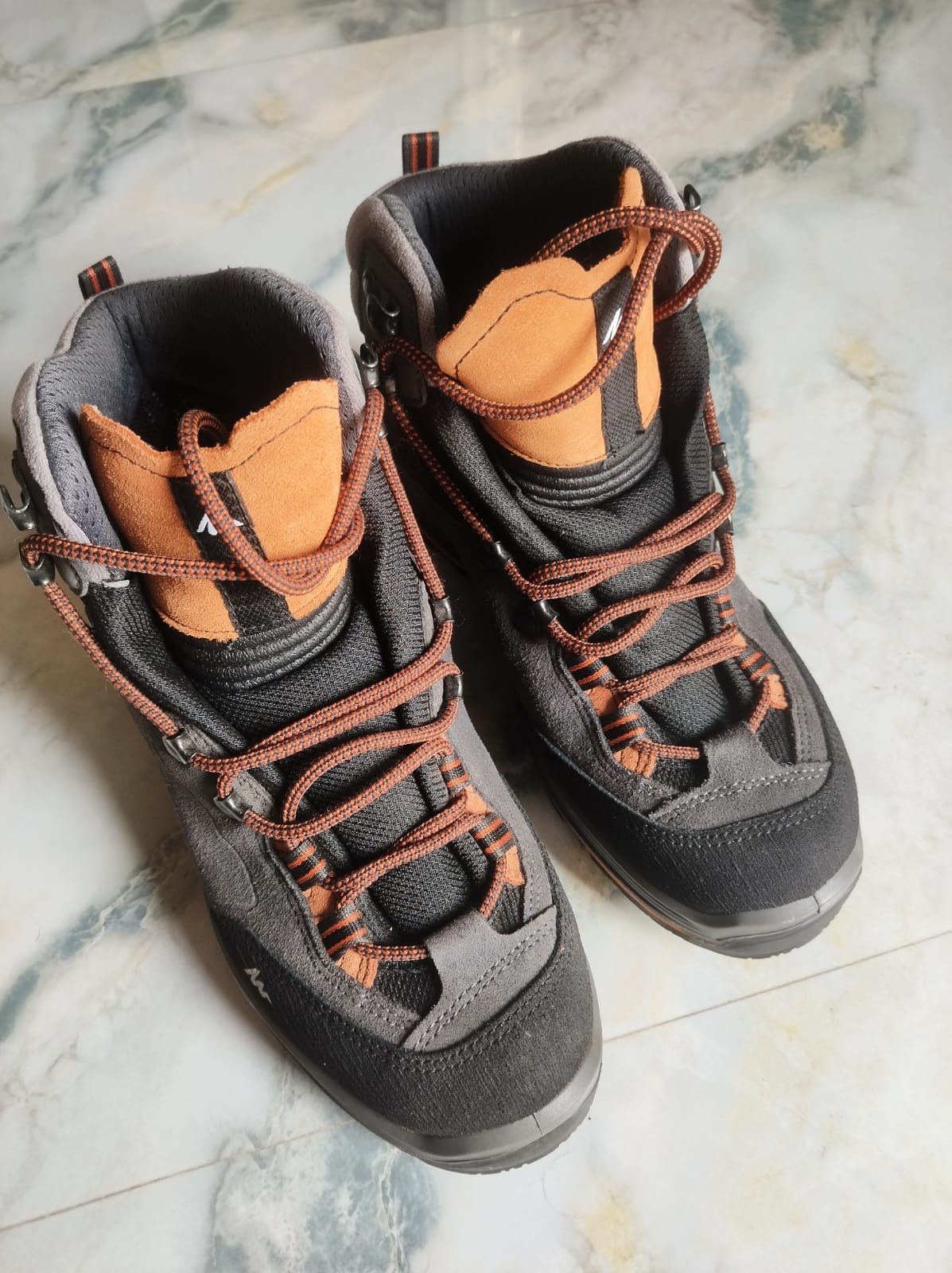 Hiking shoes - image 1