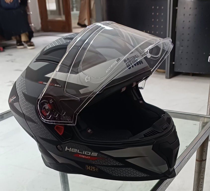Studds Helios D2 Circuit helmet 2