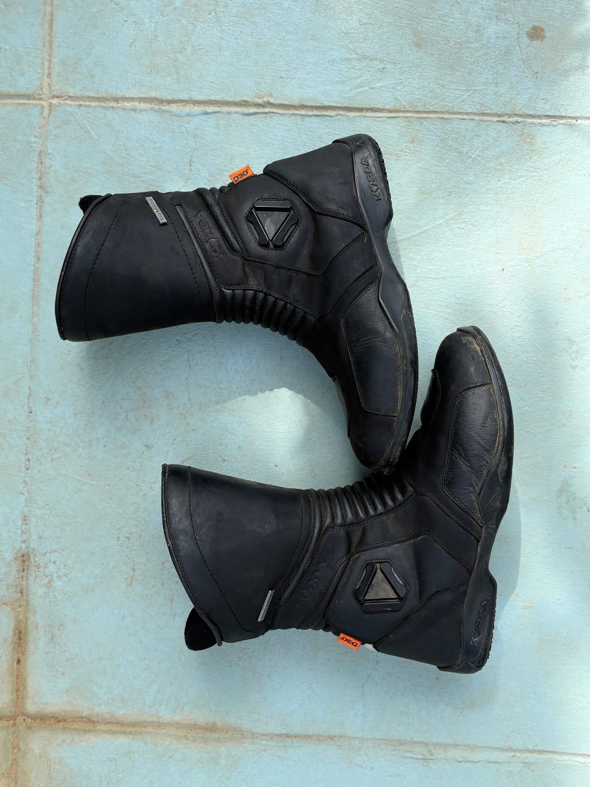 Korda boot touring master high with d30 black. 2