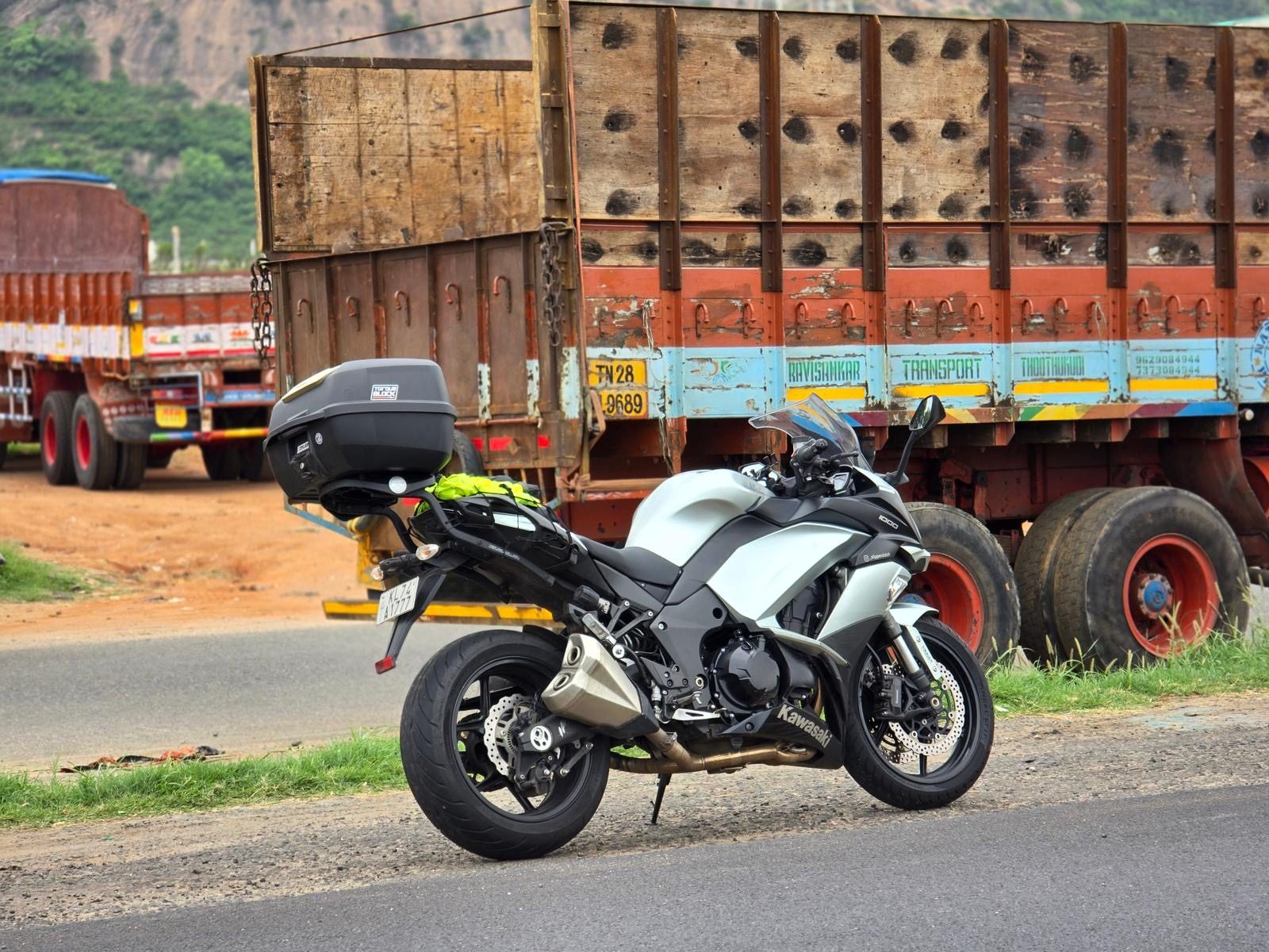 Givi Top Box and Stay for Ninja 1000 and 1000sx - image 1