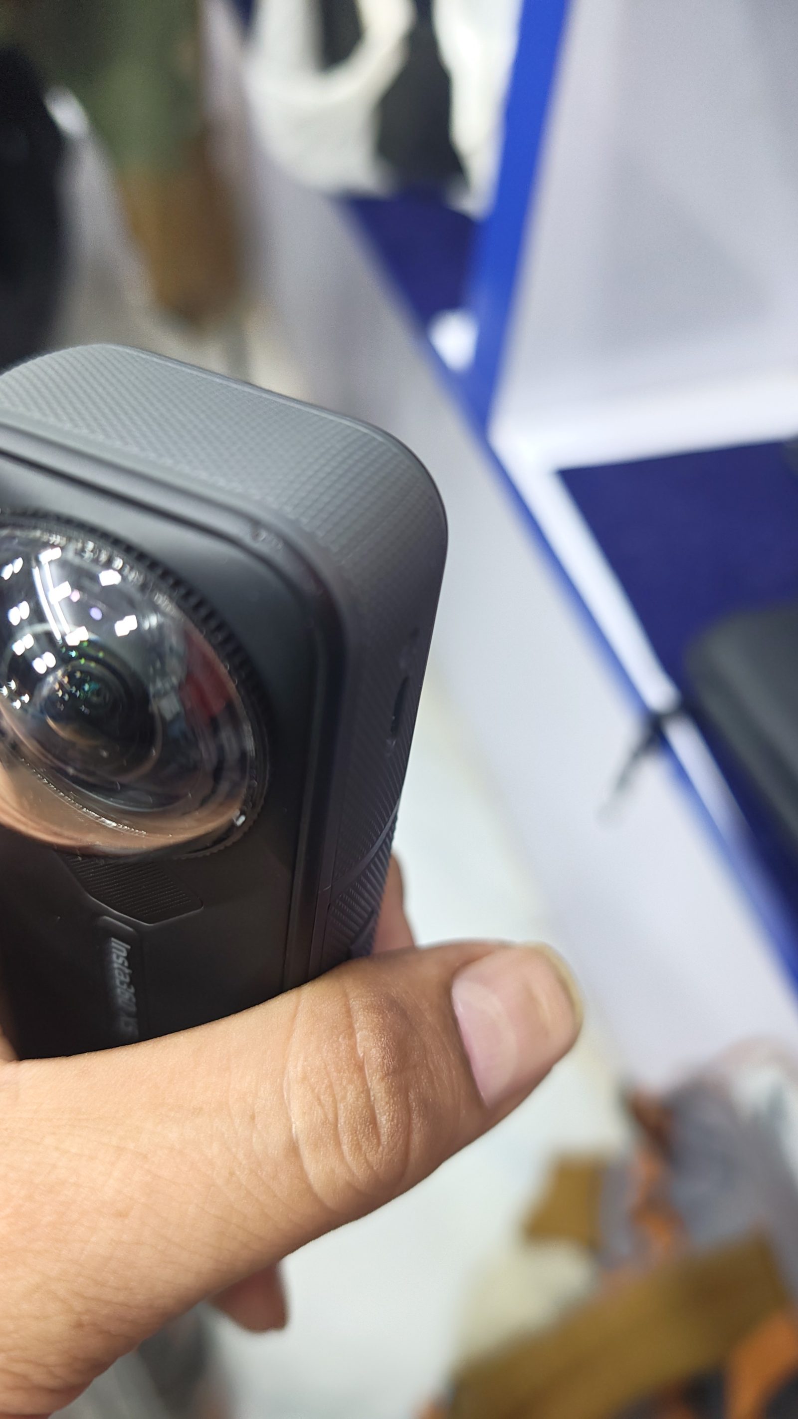 Insta 360 X5 with 512gb SanDisk Pro memory card 3