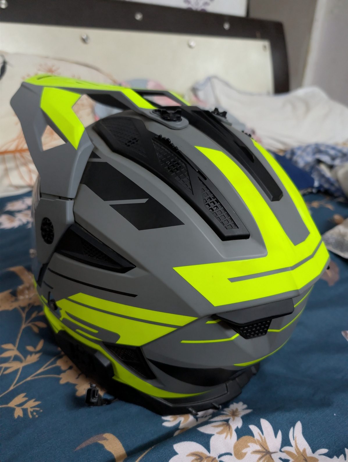Ls2 pioneer 2 helmet 2