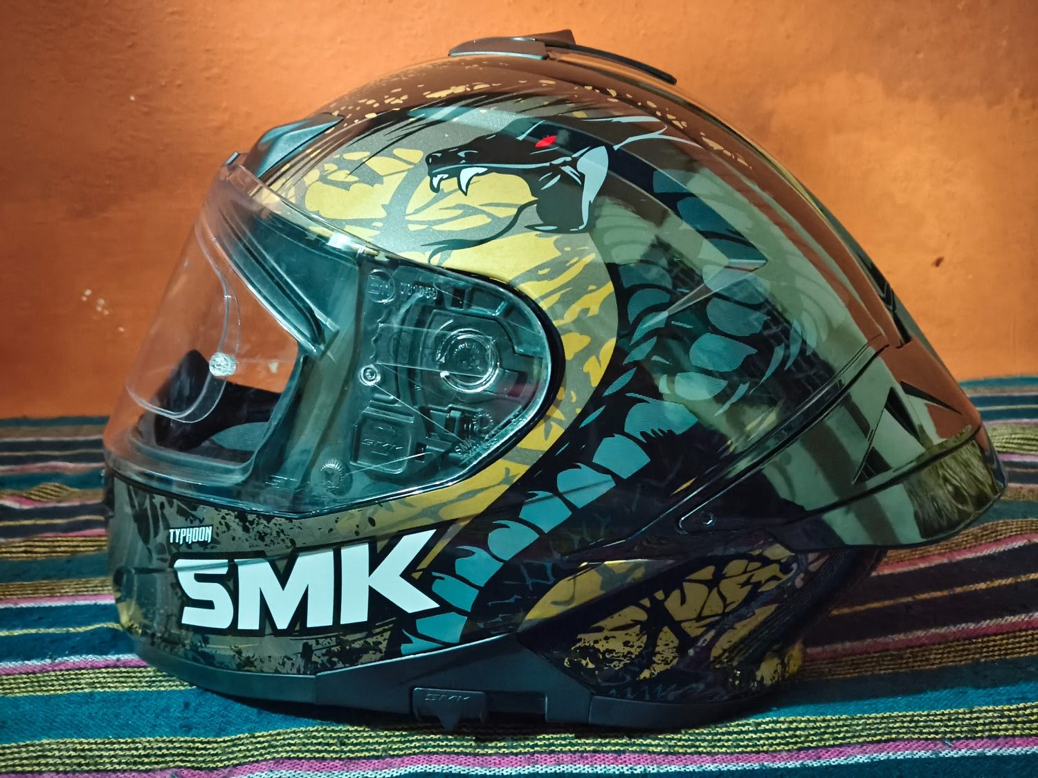 SMK Typhoon (Black Gold) with Bluetooth 3