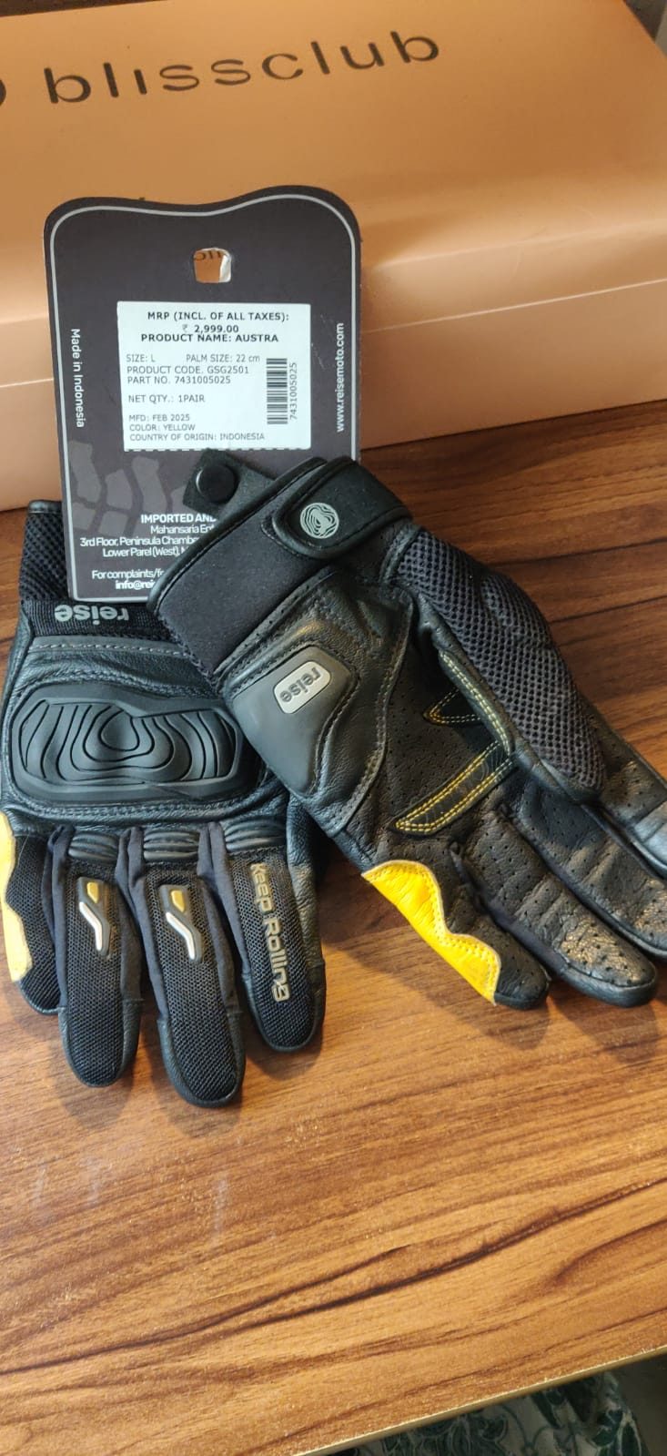 gloves - image 1