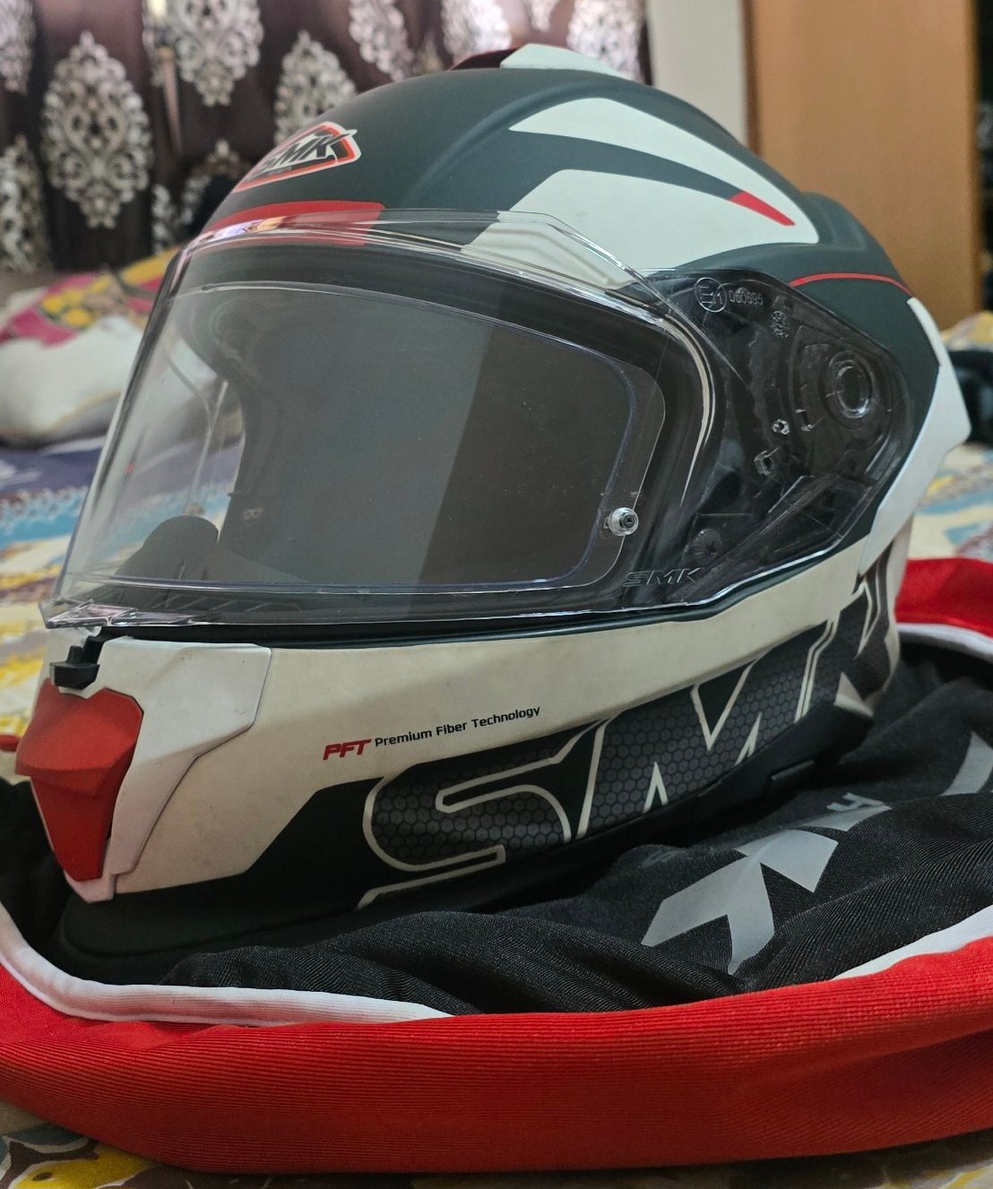 SMK Titan Firefly Matt Grey White Red (MA613) | Size S | Extra XS Inner Pad 2