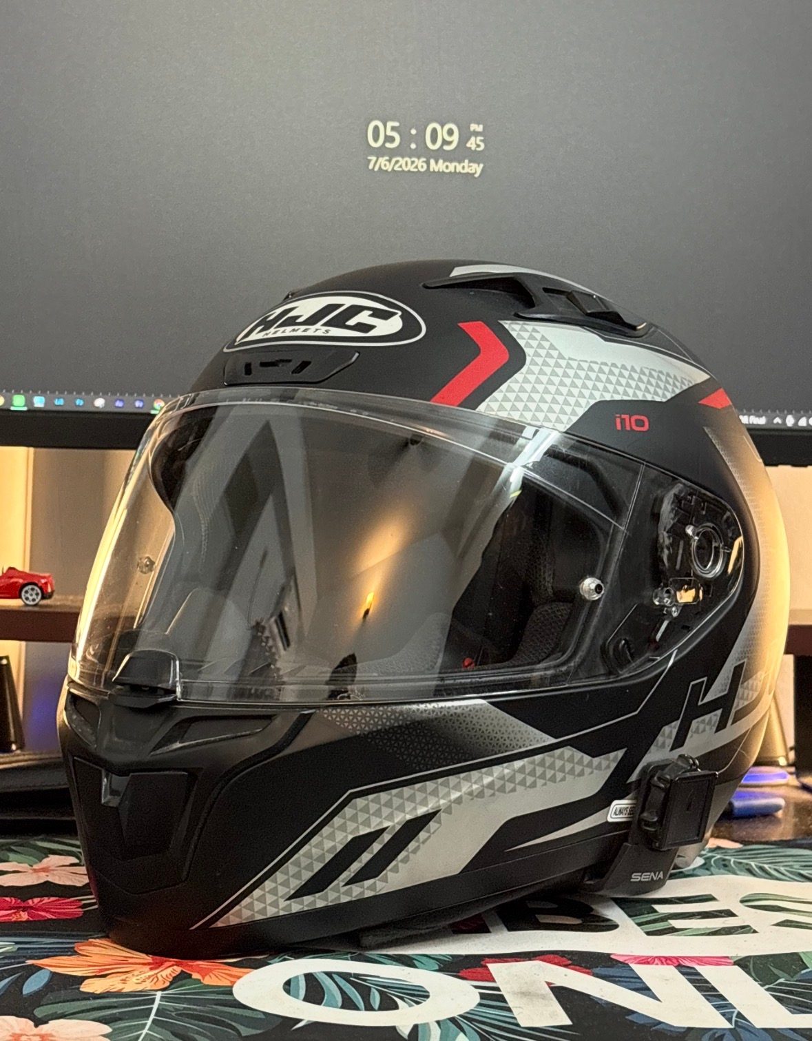 HJC i10 Helmet 2