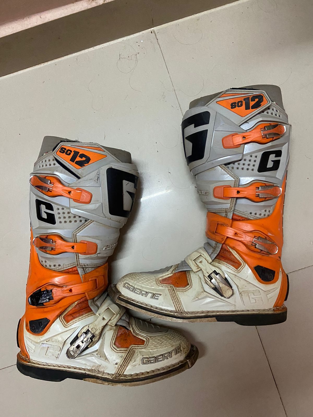 Garne sg 12 boots - image 1