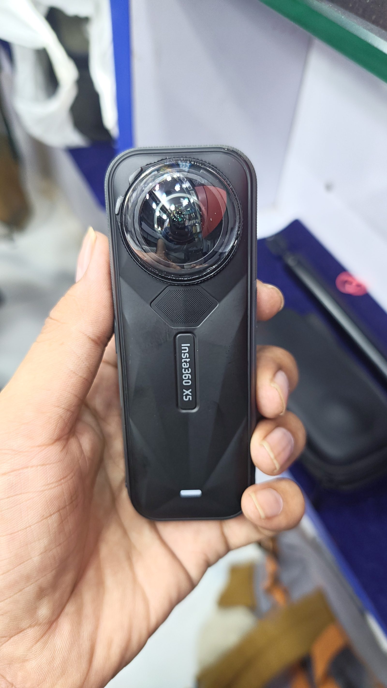 Insta 360 X5 with 512gb SanDisk Pro memory card - image 1