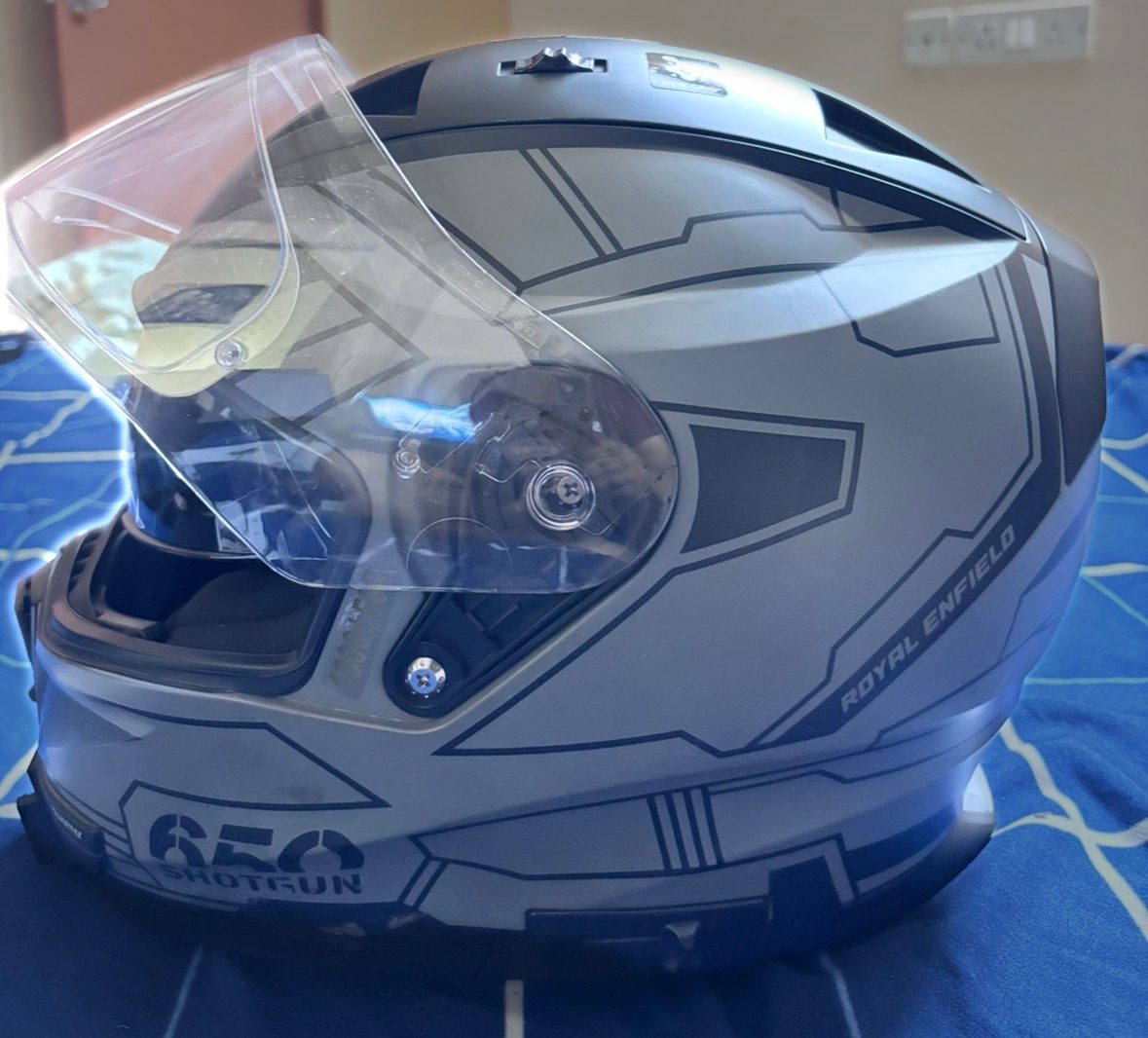 Royal Enfield Mettle Shotgun 650 Full Face Helmet 2