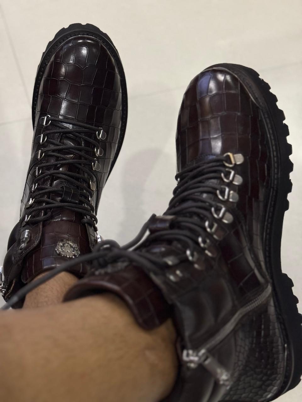 Voga now boots in pristine new condition 2