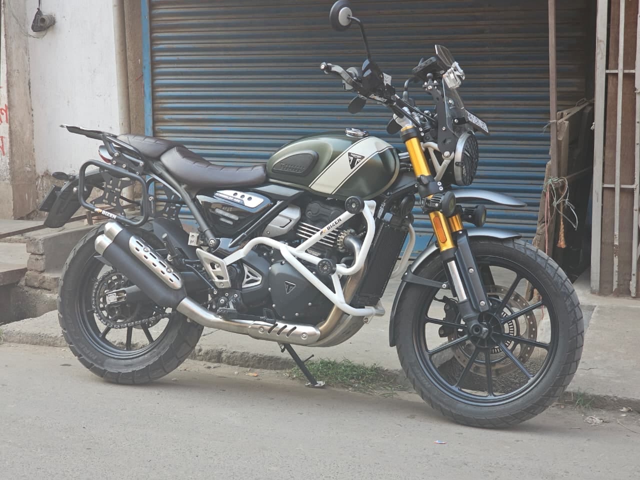 Saddle Stay Triumph Scrambler 400x 3