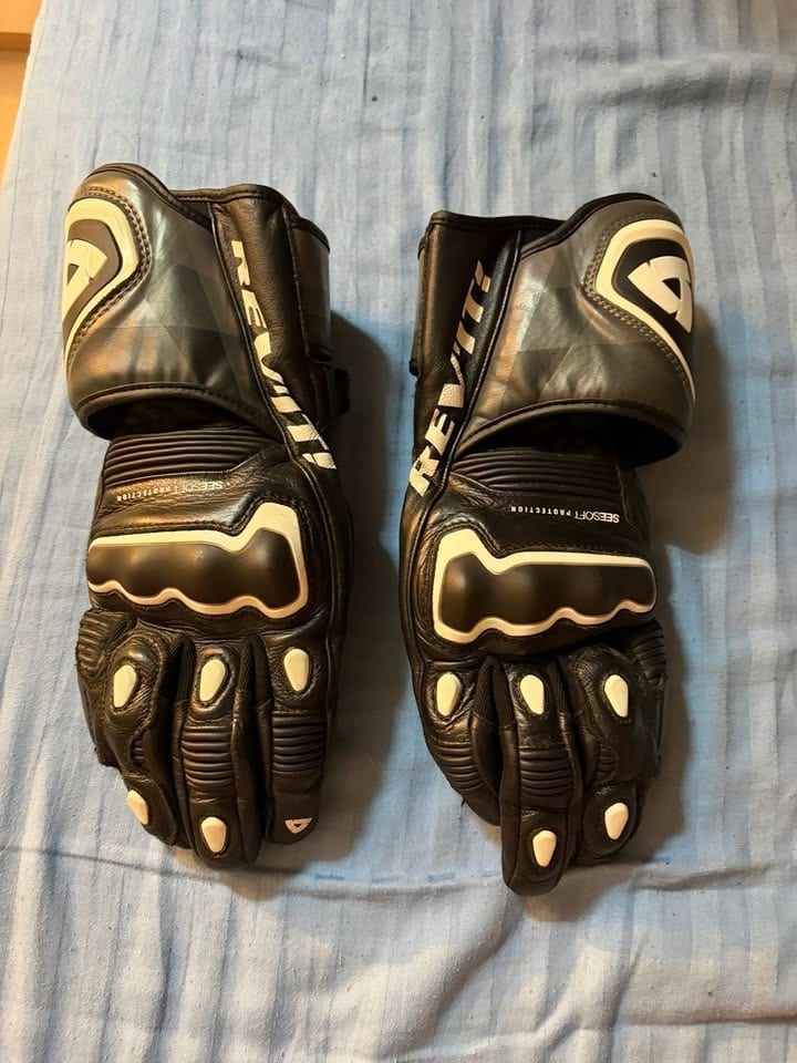 Revit Gloves 2